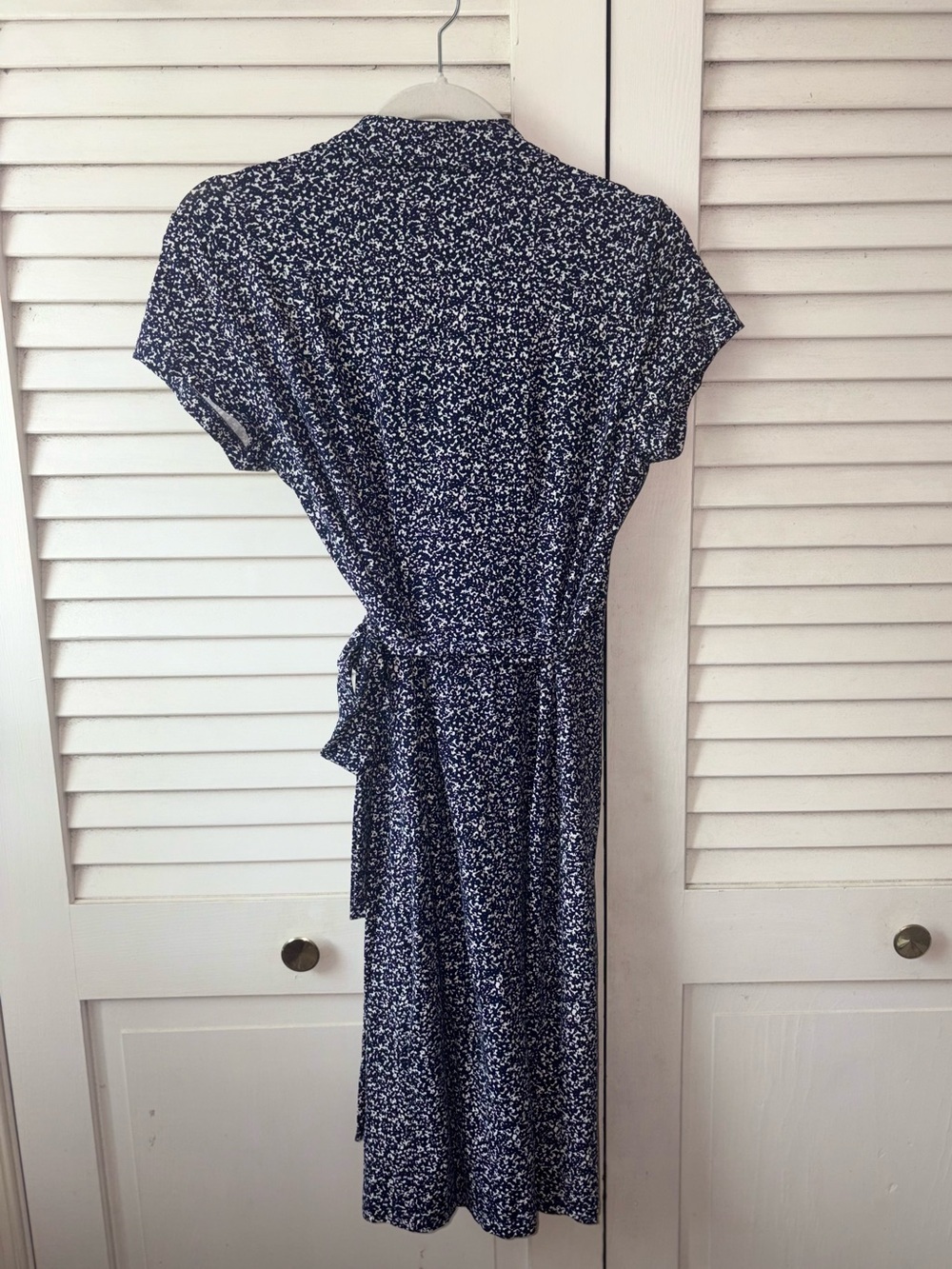 J. McLaughlin Catalina Cloth Wrap Dress M Navy White Stretch Travel - Picture 5 of 6